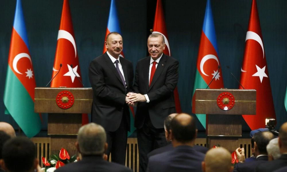 Aνθελληνικός άξονας: Αζέροι κατά Ελλάδας & στήριξη σε Τουρκία για Α.Μεσόγειο